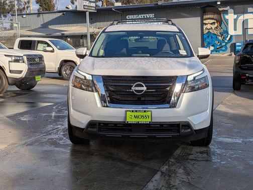 2025 Nissan Pathfinder SV FWD