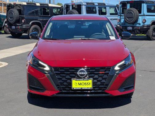 2025 Nissan Altima SR FWD