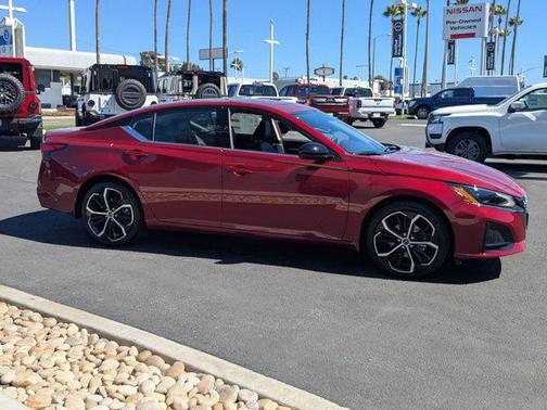 2025 Nissan Altima SR FWD