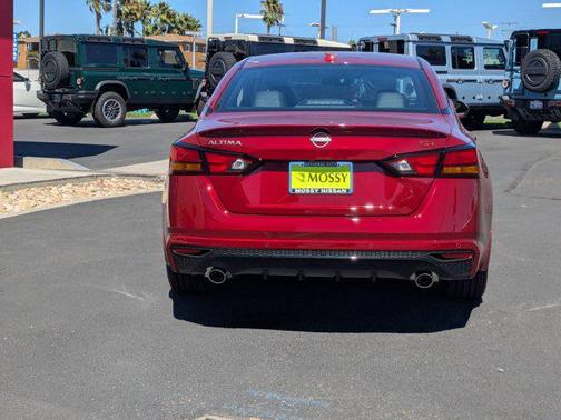 2025 Nissan Altima SR FWD