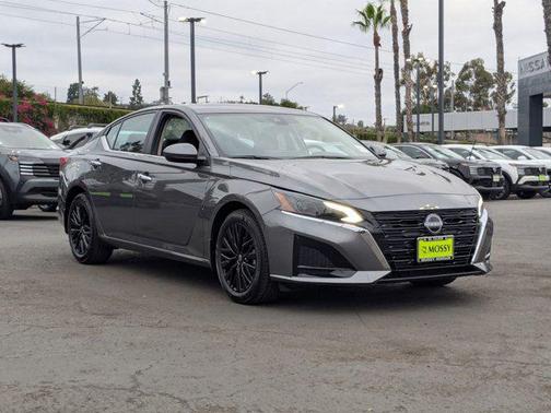 2025 Nissan Altima SV FWD