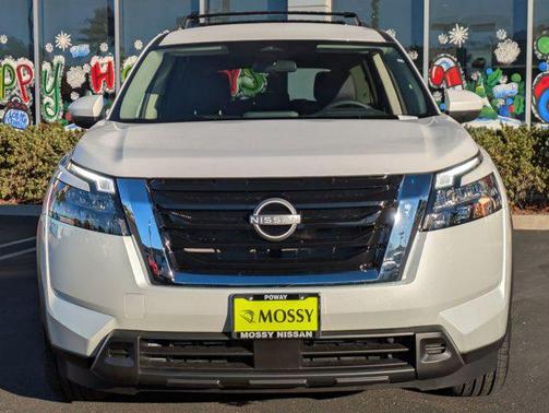 2025 Nissan Pathfinder SV FWD