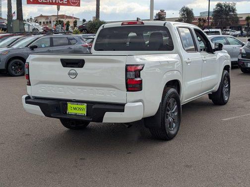 2025 Nissan Frontier SV