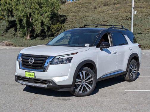 2025 Nissan Pathfinder Platinum FWD