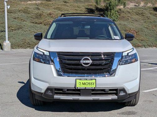 2025 Nissan Pathfinder Platinum FWD