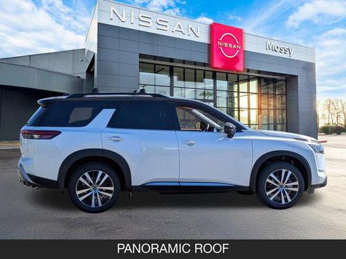 2025 Nissan Pathfinder Platinum FWD