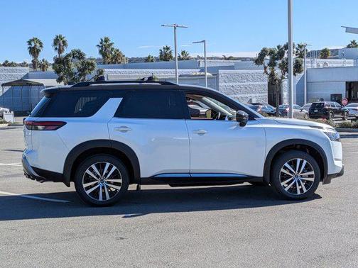 2025 Nissan Pathfinder Platinum FWD