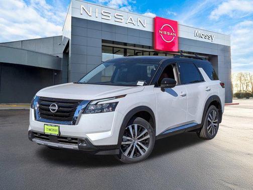 2025 Nissan Pathfinder Platinum FWD