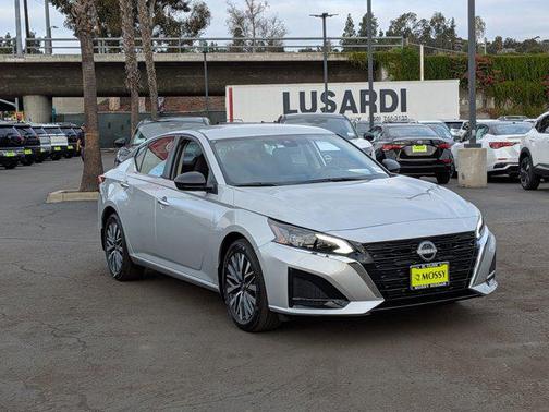 2025 Nissan Altima SV FWD