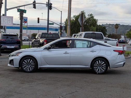 2025 Nissan Altima SV FWD