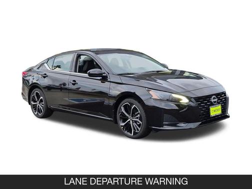 Super Black 2026 Nissan Altima SR FWD