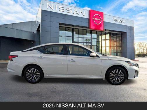2025 Nissan Altima SV FWD