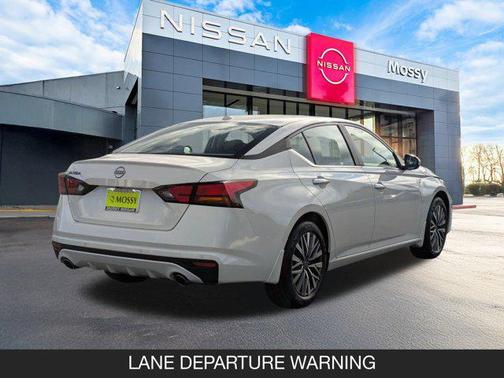 2025 Nissan Altima SV FWD