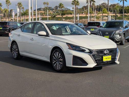 2025 Nissan Altima SV FWD