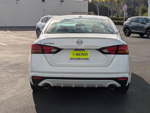 2025 Nissan Altima SV FWD