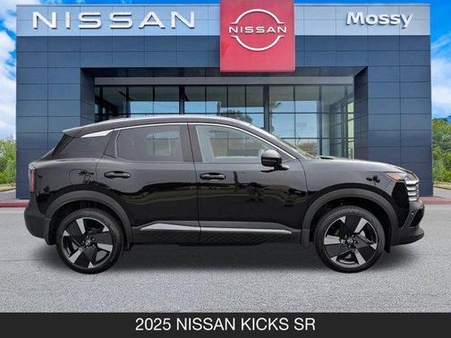 2025 Nissan Kicks SR