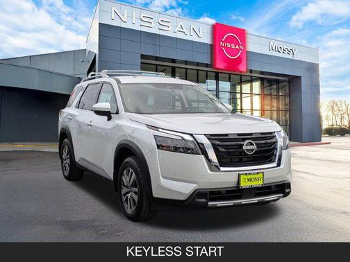 2025 Nissan Pathfinder SL FWD