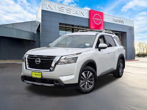 2025 Nissan Pathfinder SL FWD