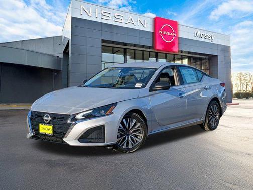 2025 Nissan Altima SV FWD