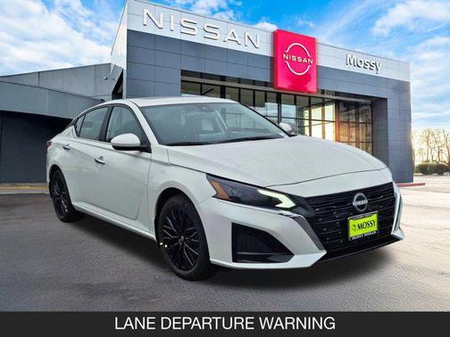 2025 Nissan Altima SV FWD