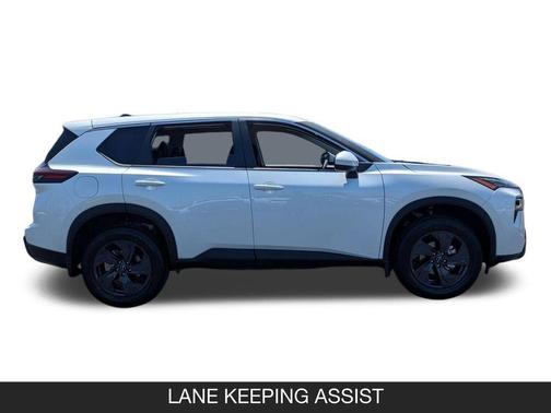 Everest White Pearl Tricoat 2026 Nissan Rogue SV