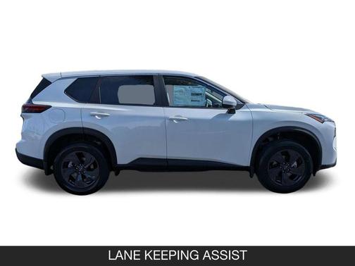 Everest White Pearl Tricoat 2026 Nissan Rogue SV
