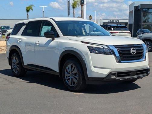 2025 Nissan Pathfinder S