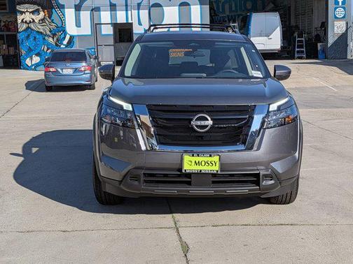 2025 Nissan Pathfinder SV FWD