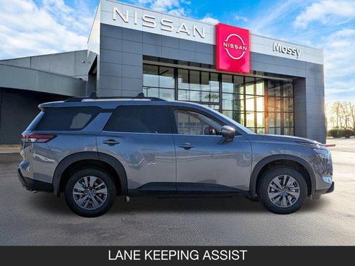 2025 Nissan Pathfinder SV FWD