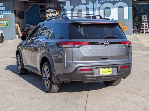2025 Nissan Pathfinder SV FWD
