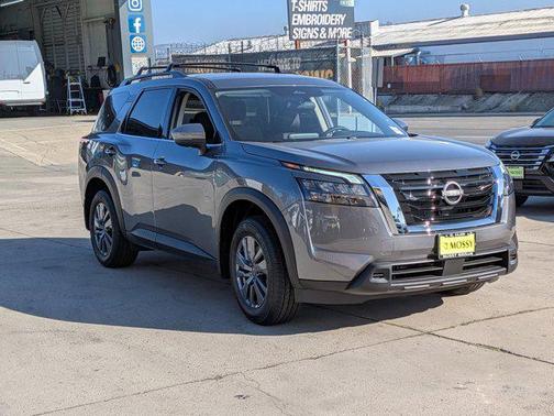 2025 Nissan Pathfinder SV FWD