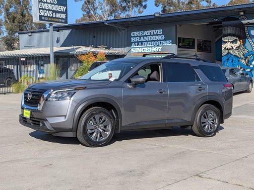 2025 Nissan Pathfinder SV FWD