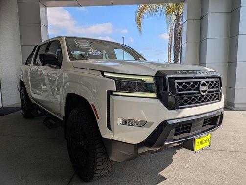2023 Nissan Frontier SV