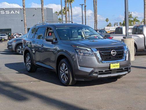 2025 Nissan Pathfinder SL FWD