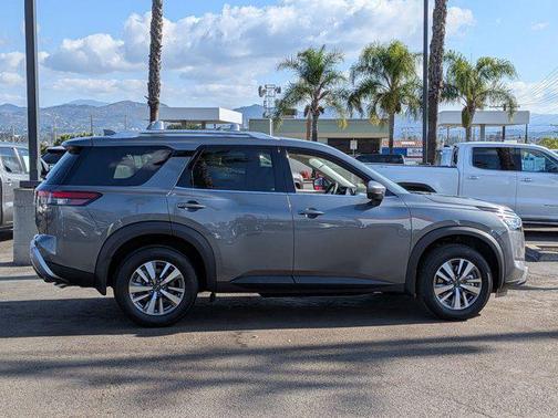 2025 Nissan Pathfinder SL FWD