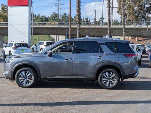 2025 Nissan Pathfinder SL FWD