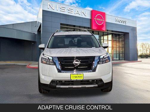 2025 Nissan Pathfinder SL FWD