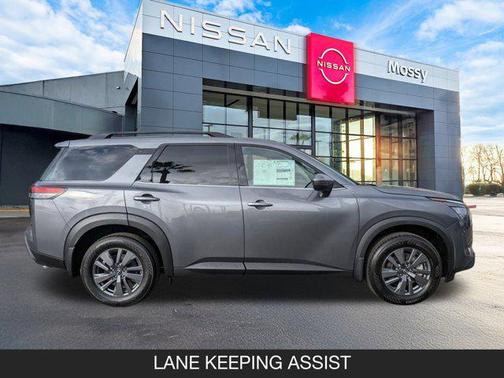 2025 Nissan Pathfinder SV FWD