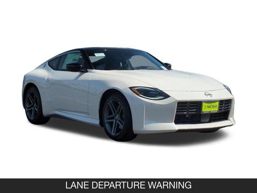 Pearl White Tricoat/Super Black 2026 Nissan Z Sport
