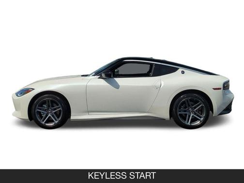 Pearl White Tricoat/Super Black 2026 Nissan Z Sport