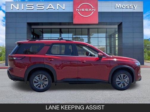 2025 Nissan Pathfinder SV FWD