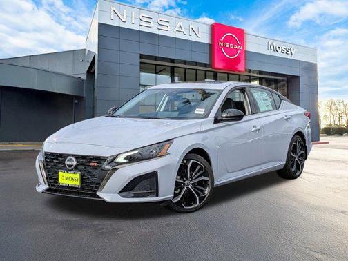 2025 Nissan Altima SR FWD