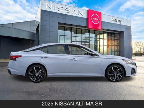 2025 Nissan Altima SR FWD