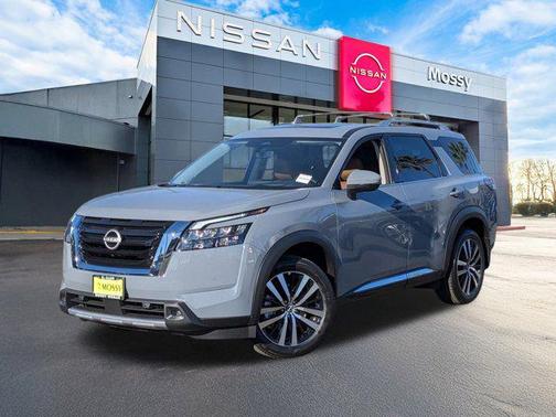 2025 Nissan Pathfinder Platinum FWD