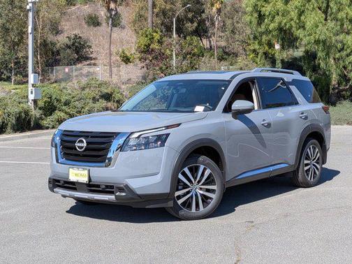 2025 Nissan Pathfinder Platinum FWD