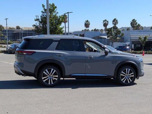 2025 Nissan Pathfinder Platinum FWD