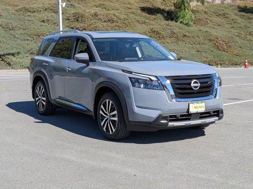 2025 Nissan Pathfinder Platinum FWD