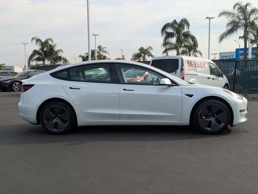 Pearl White Multi-Coat 2023 Tesla Model 3 Standard Range