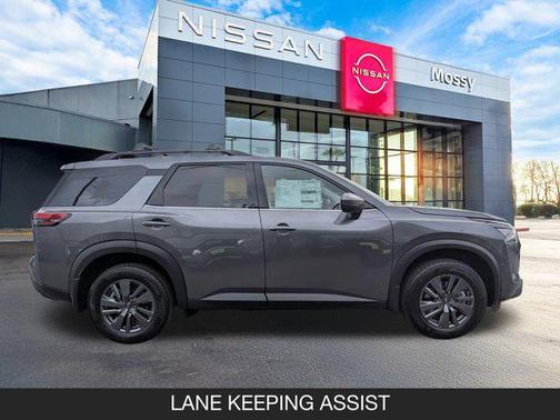 2025 Nissan Pathfinder SV FWD