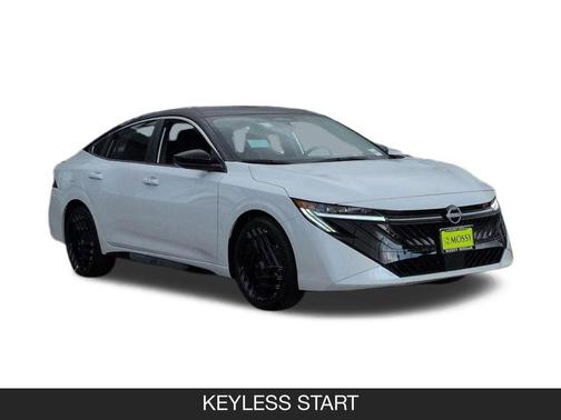 Aspen White Tricoat/Super Black 2026 Nissan Sentra SR